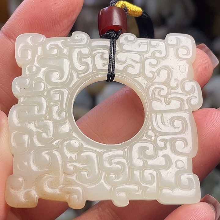 坤***哥和田玉未镶嵌颈饰