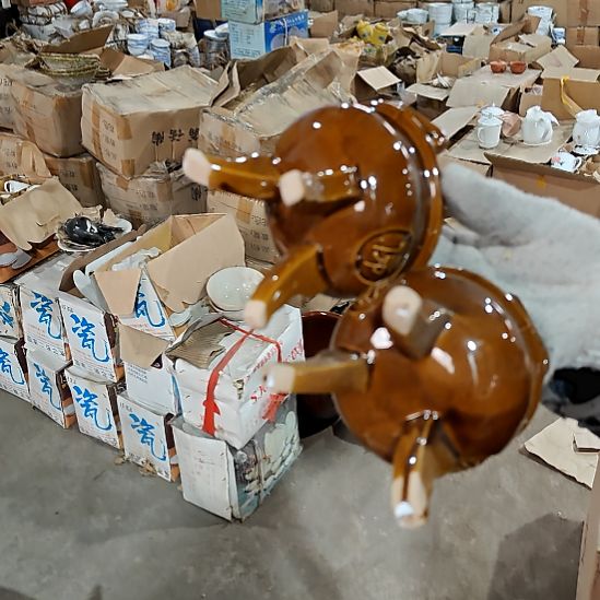 绿泥盘子碗茶壶啥都有