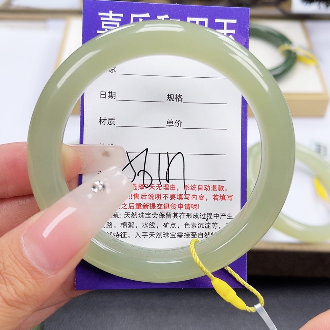 和田玉手镯未镶嵌