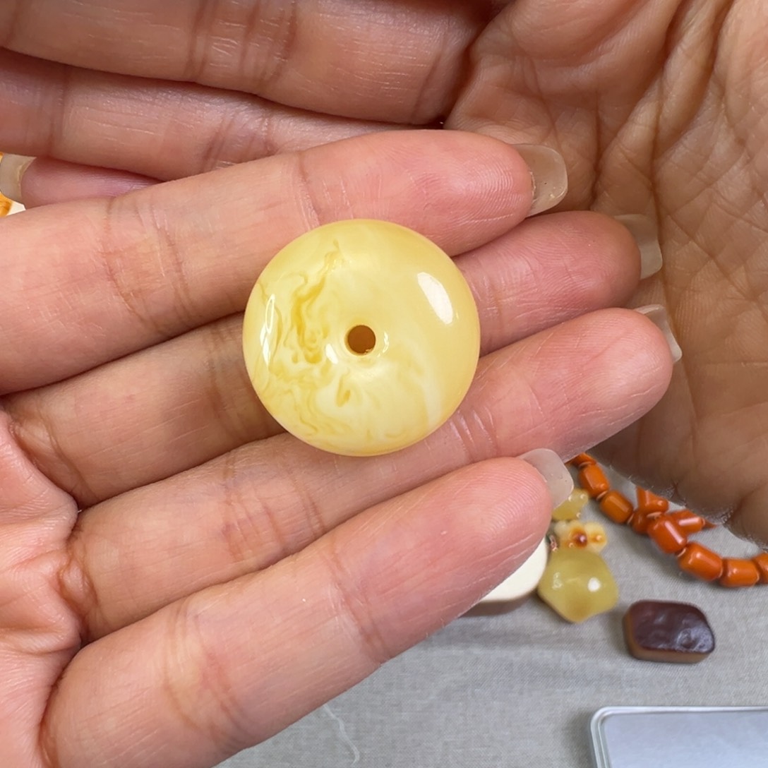 琥珀裸石未镶嵌蜜蜡