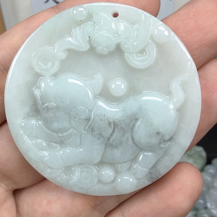 翡翠挂件未镶嵌翡翠