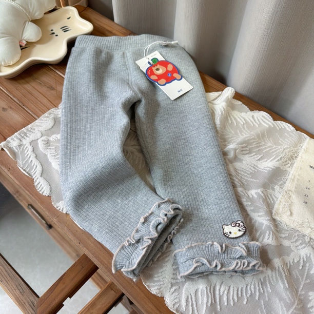 釉兮 25冬 5200女童加绒花边刺绣一体绒打底裤