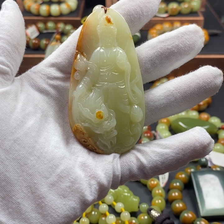 小***龙透闪石质玉未镶嵌颈饰