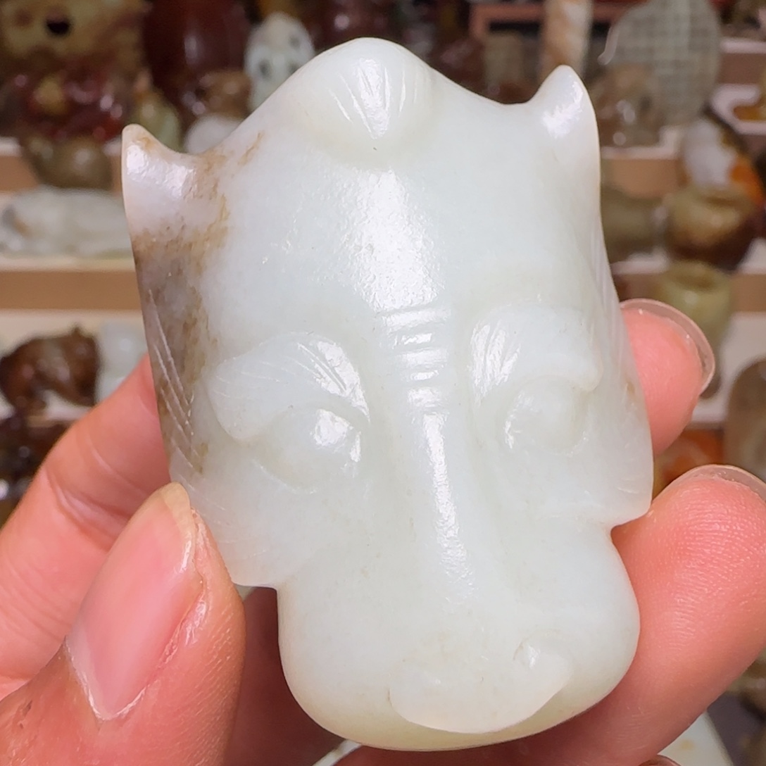 天***神和田玉未镶嵌颈饰