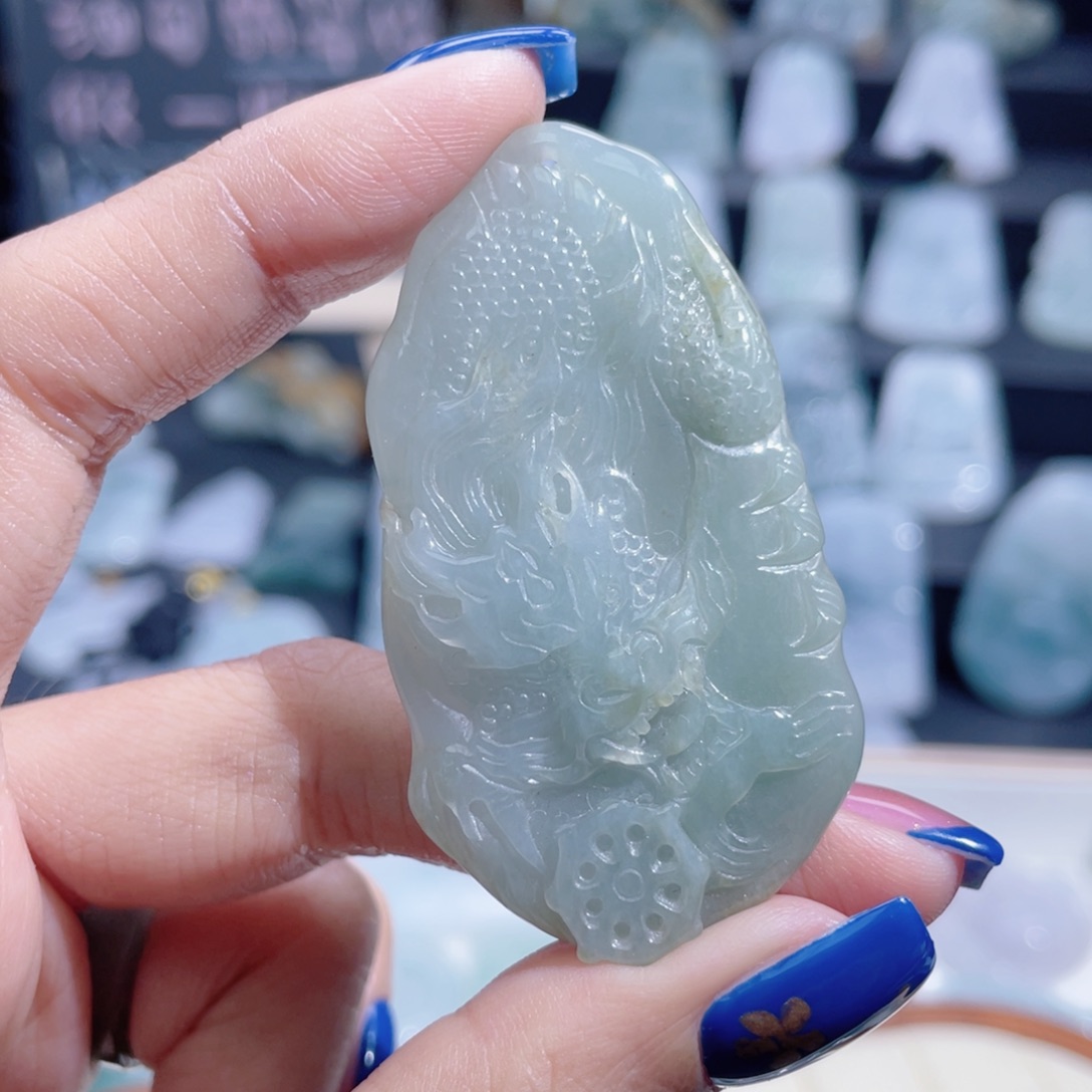翡翠未镶嵌颈饰龙牌