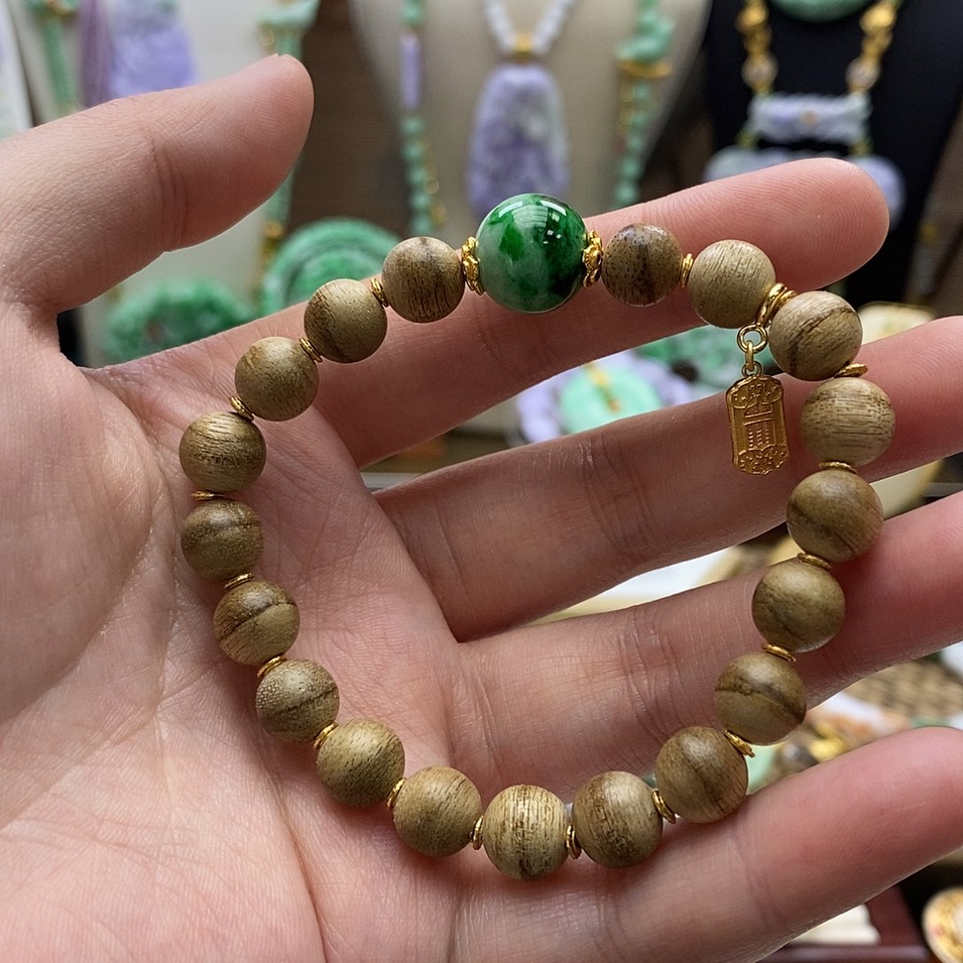 翡翠未镶嵌颈饰手链