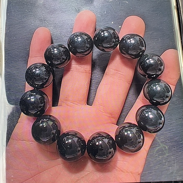 未镶嵌手串和田玉卡18