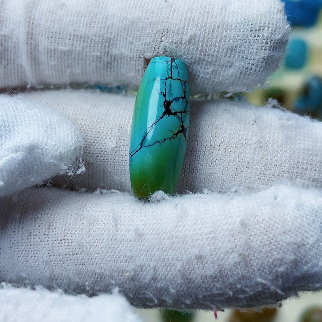 绿松石颈饰未镶嵌