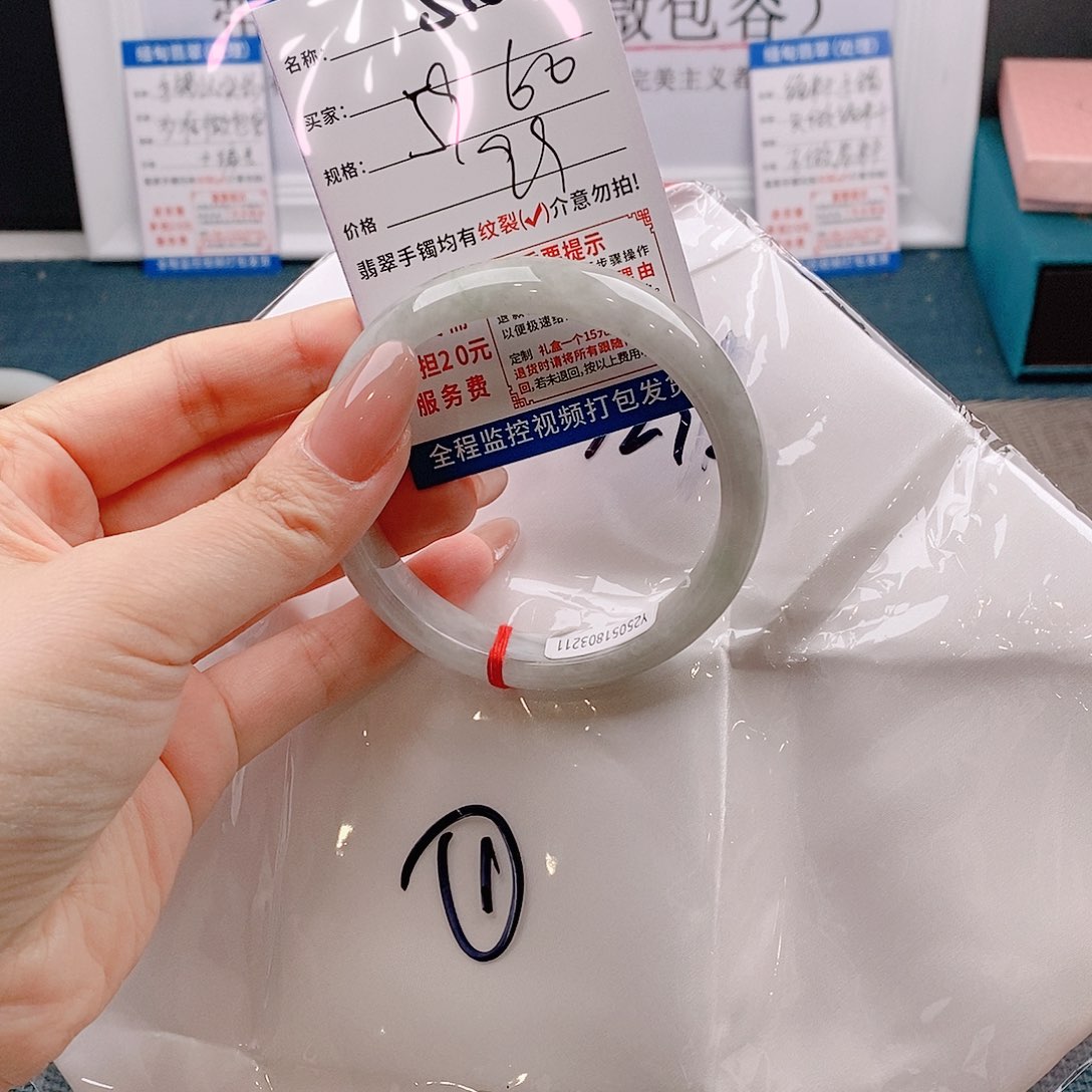 翡翠手镯未镶嵌手镯以实物为准微色差s187