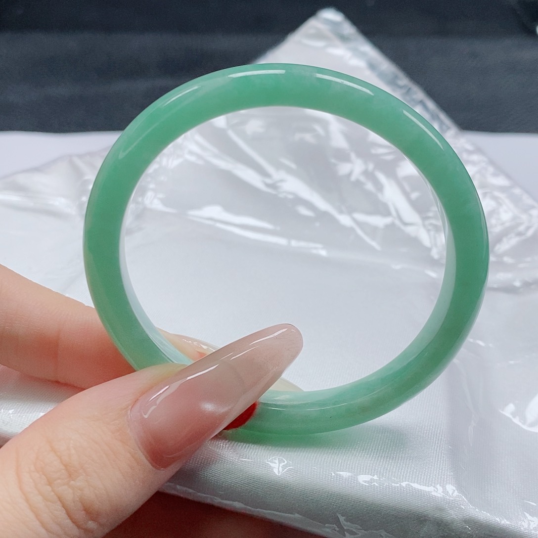 【闪购商品】未镶嵌手镯（贵妃镯）翡翠538号