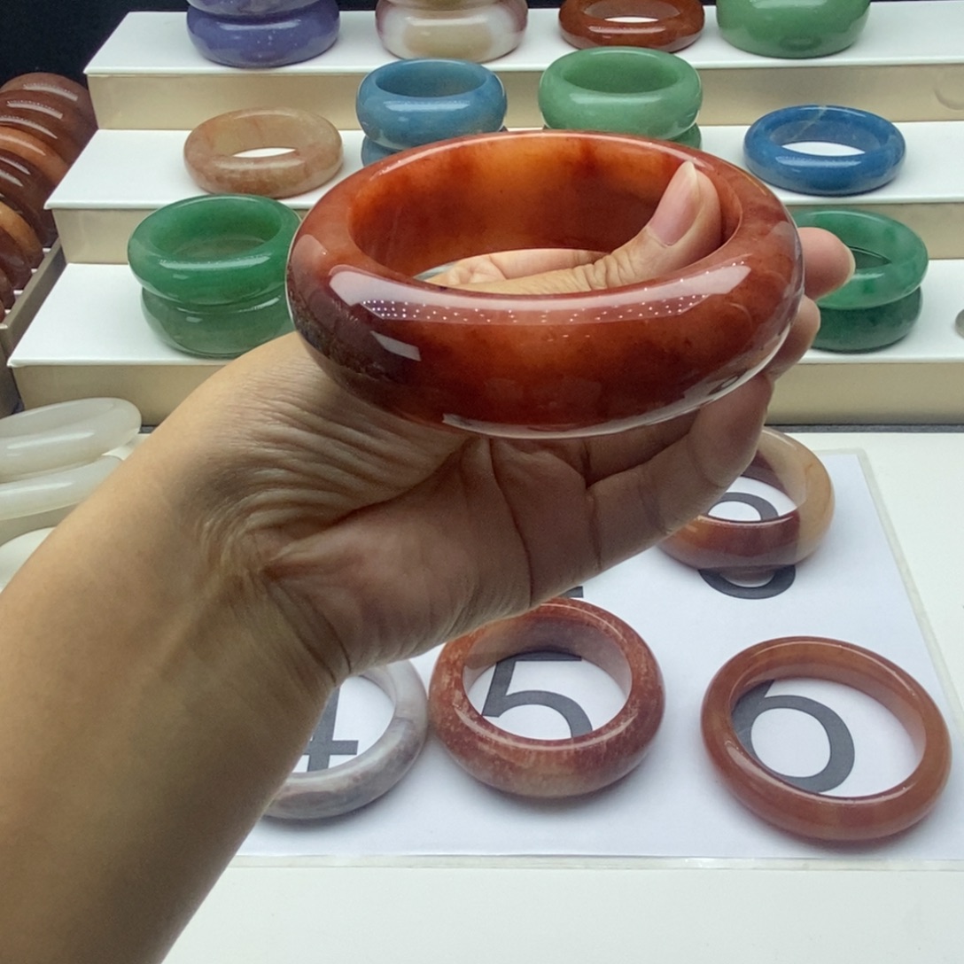 五***门石英岩玉未镶嵌手镯