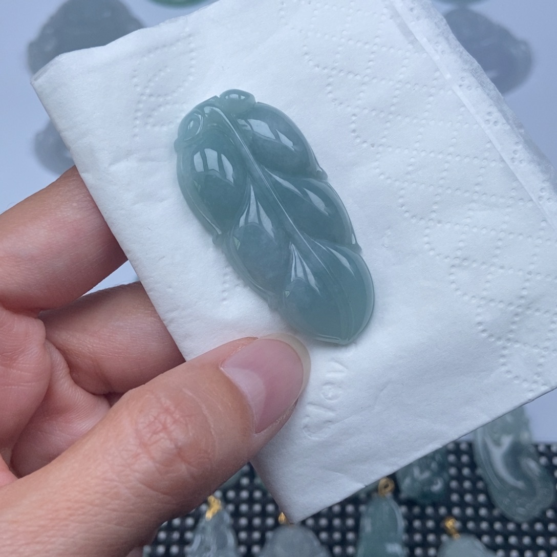 翡翠未镶嵌颈饰叶子