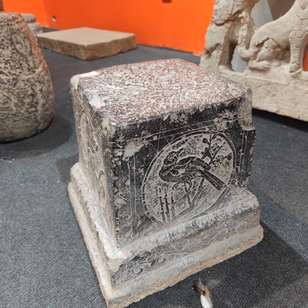 黑油四方石座不包邮