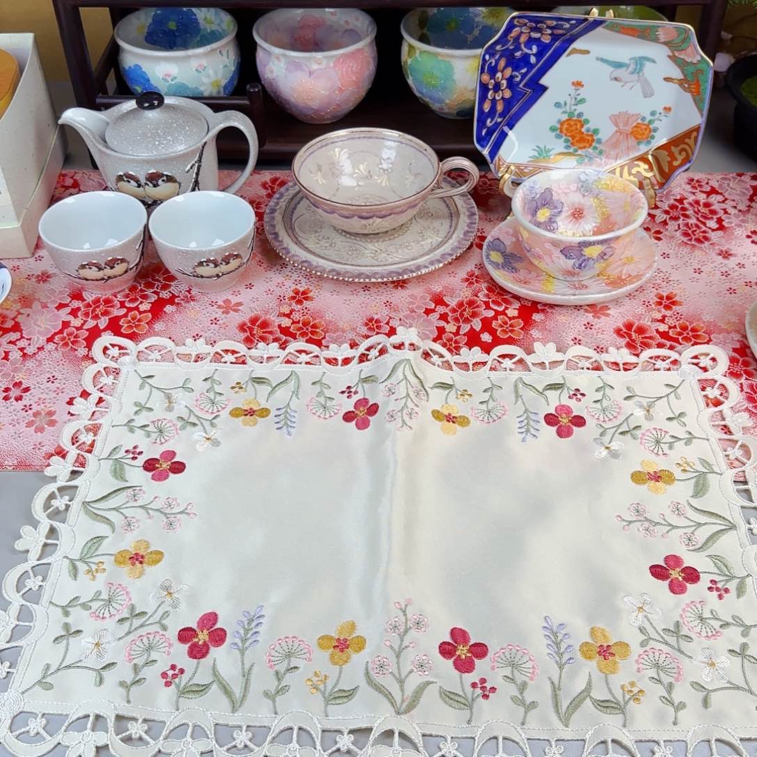 他家茶具瓷器真美！
