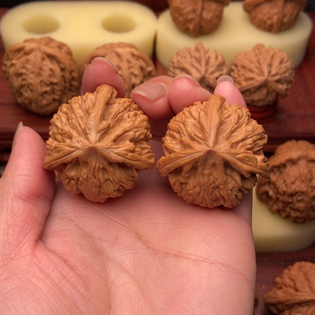 桃核把件偶****帅御龙粗筋三棱39