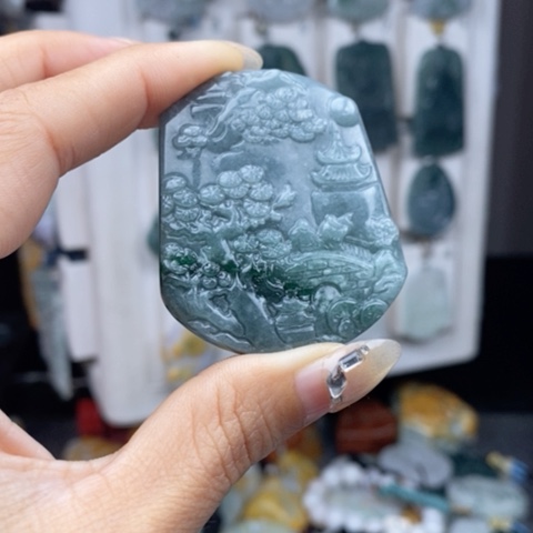 翡翠颈饰未镶嵌翡翠