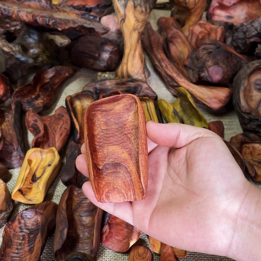 蓝***天柚木152。         