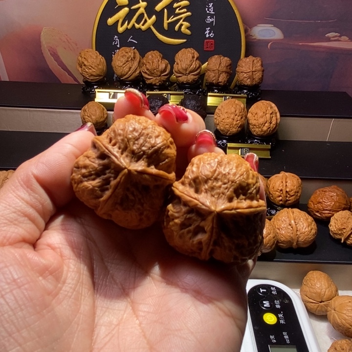 文玩核桃把件虎头奔三棱37尺