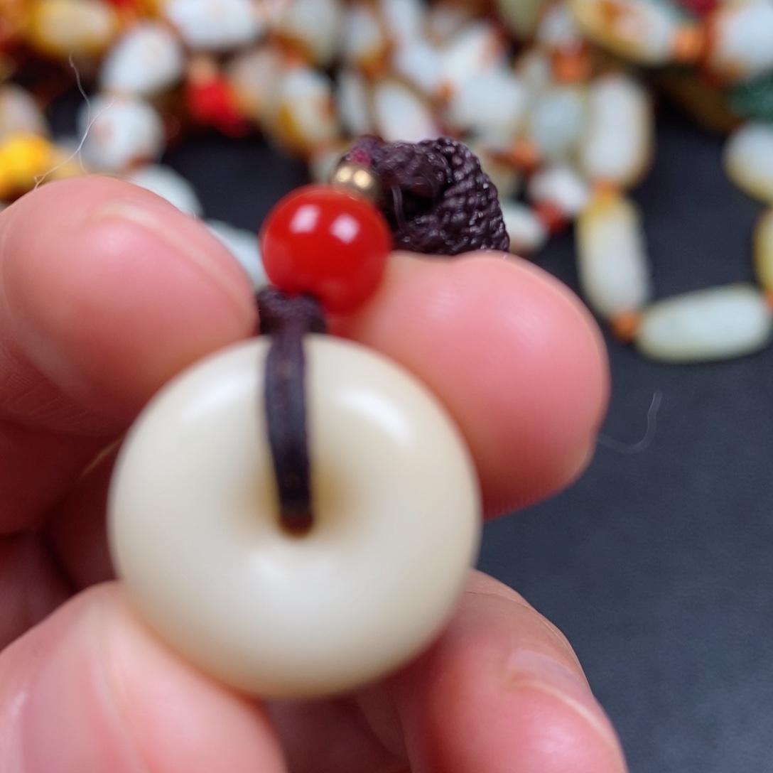 和田玉颈饰未镶嵌