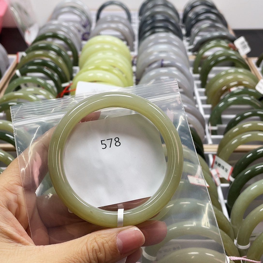和田玉（糖玉）手镯未镶嵌578圈口59