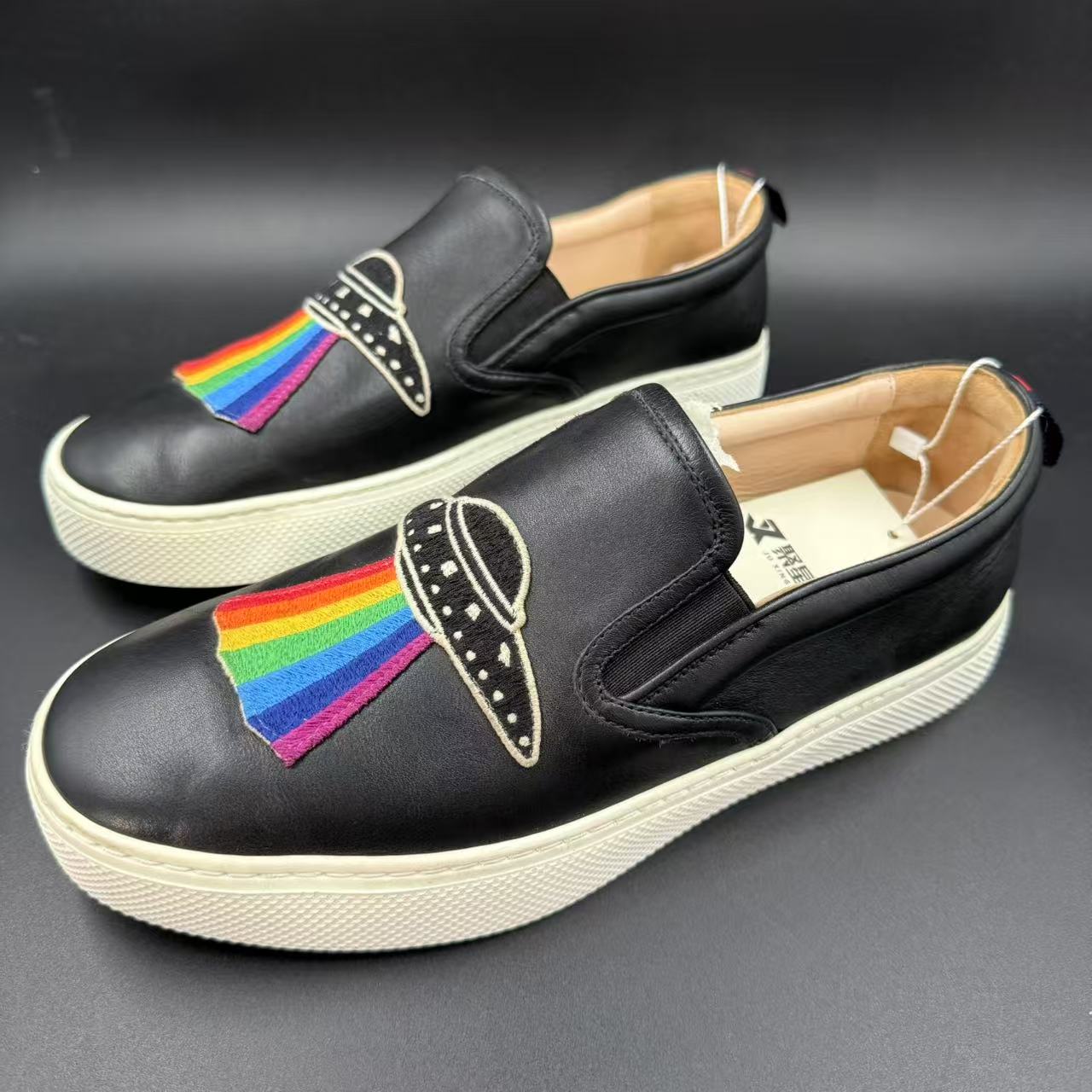 95新 GUCCI/古驰 男士黑色飞碟印花休闲一脚蹬板鞋40.5码cat744