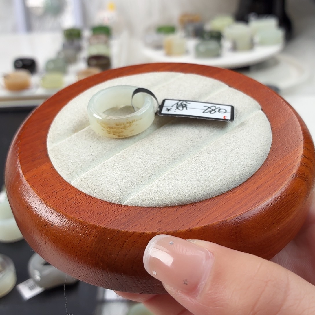 和田玉未镶嵌戒指Q26俄白圆切糖内径16.2