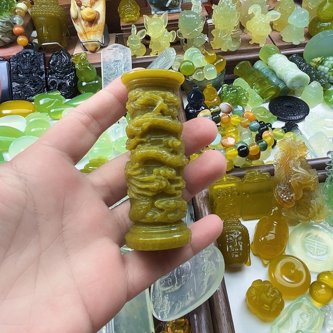 浅****岫玉未镶嵌吊坠(不含链)