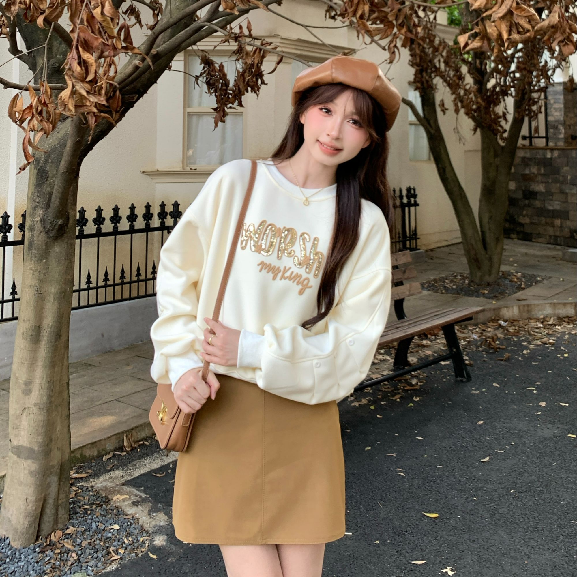 法式圆领亮片字母刺绣设计2025秋季新款百搭显瘦卫衣长袖上衣