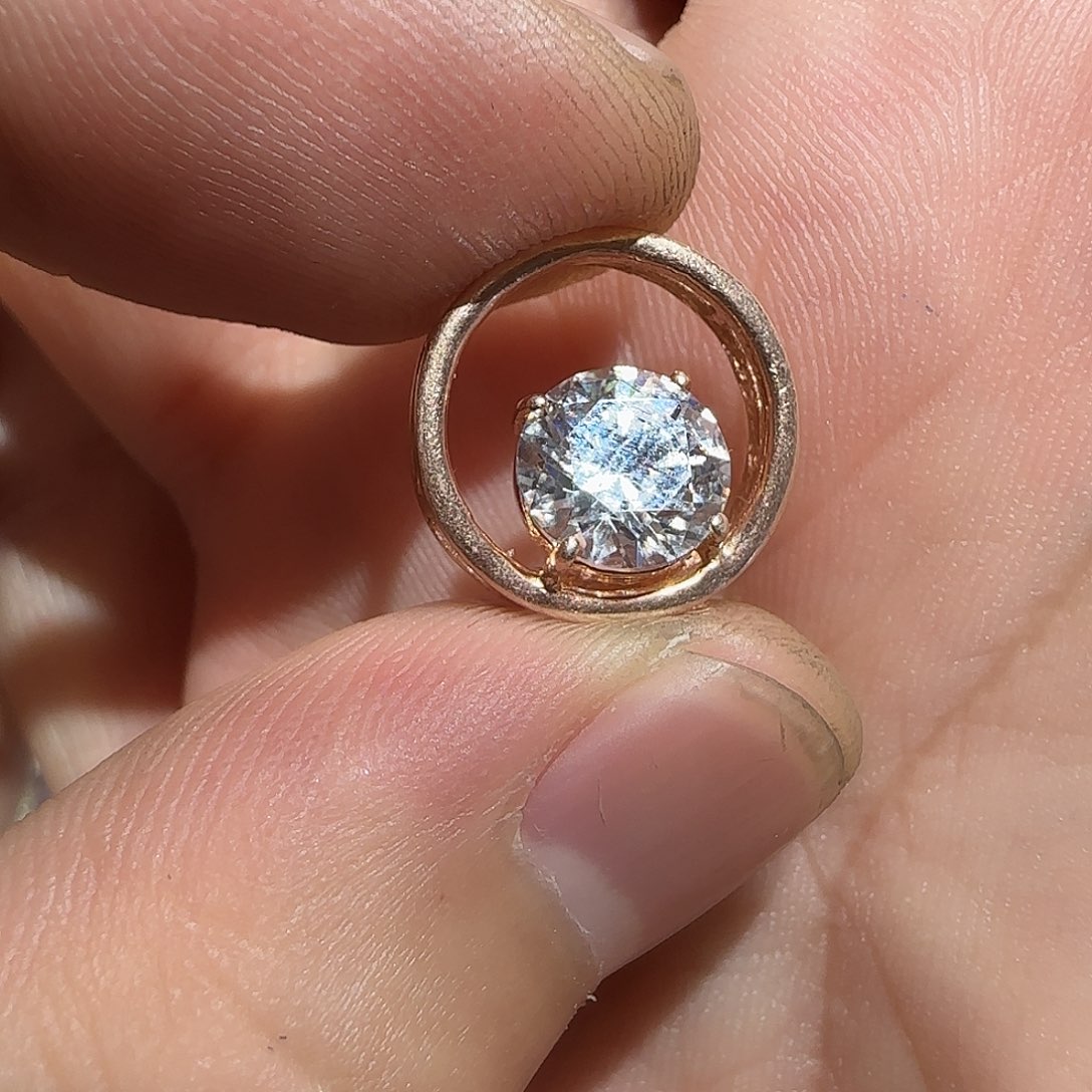 小***忘大理石纯铜吊坠的设计也是非常