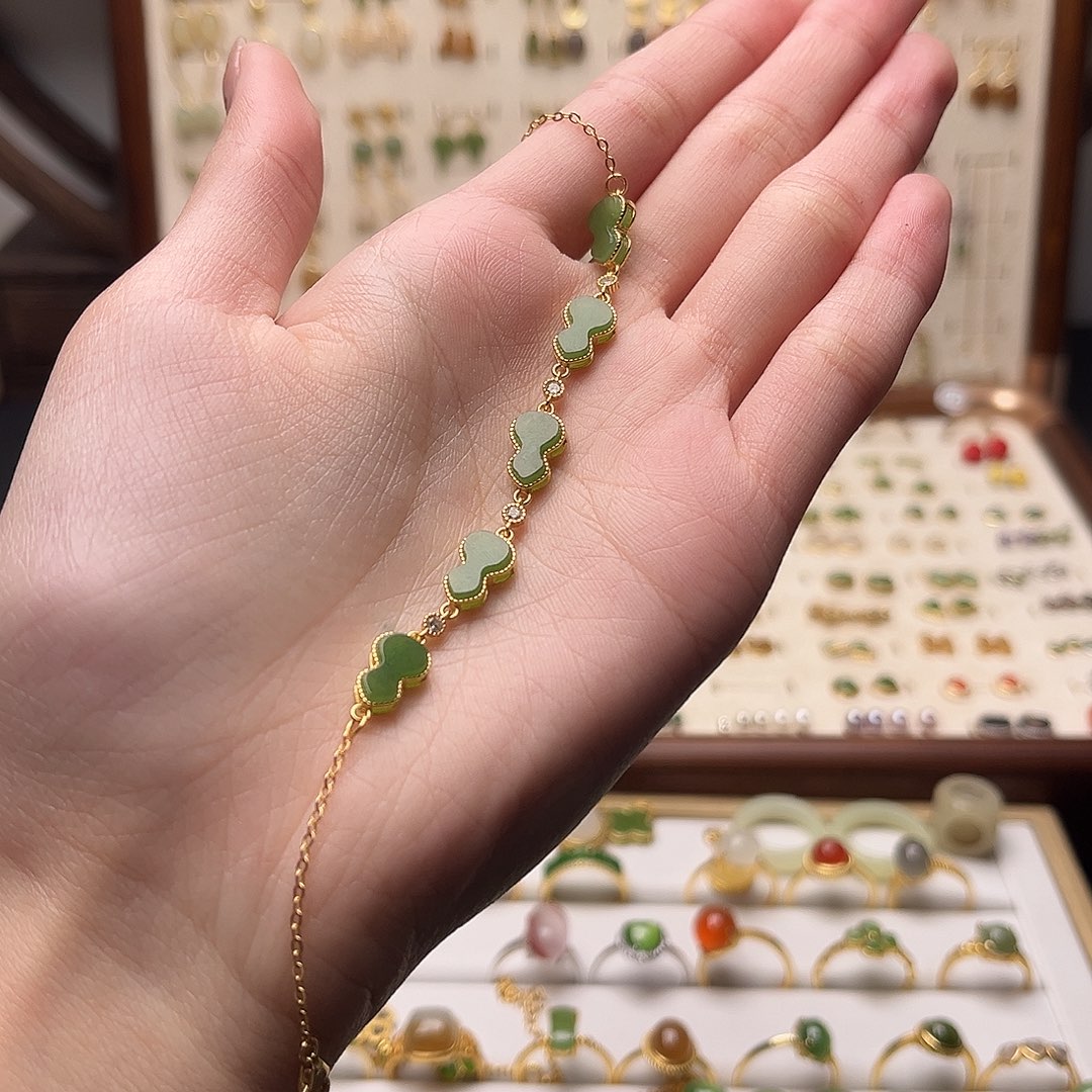 @***…和田玉未镶嵌耳饰