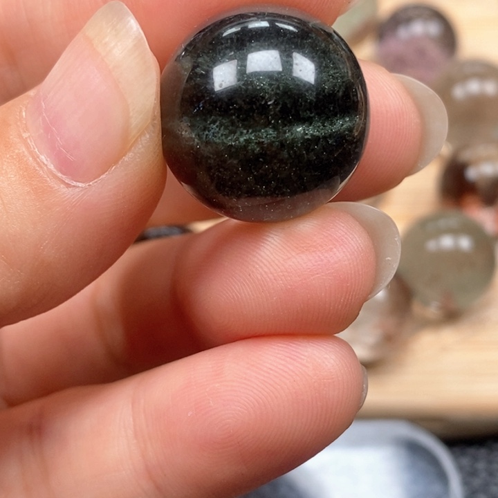 胤****未镶嵌颈饰水晶水晶