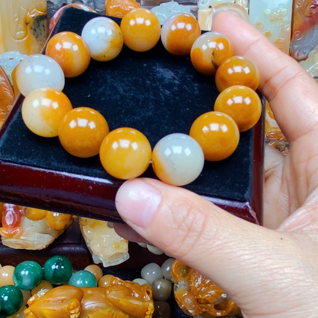 石英质玉（黄龙玉）颈饰未镶嵌