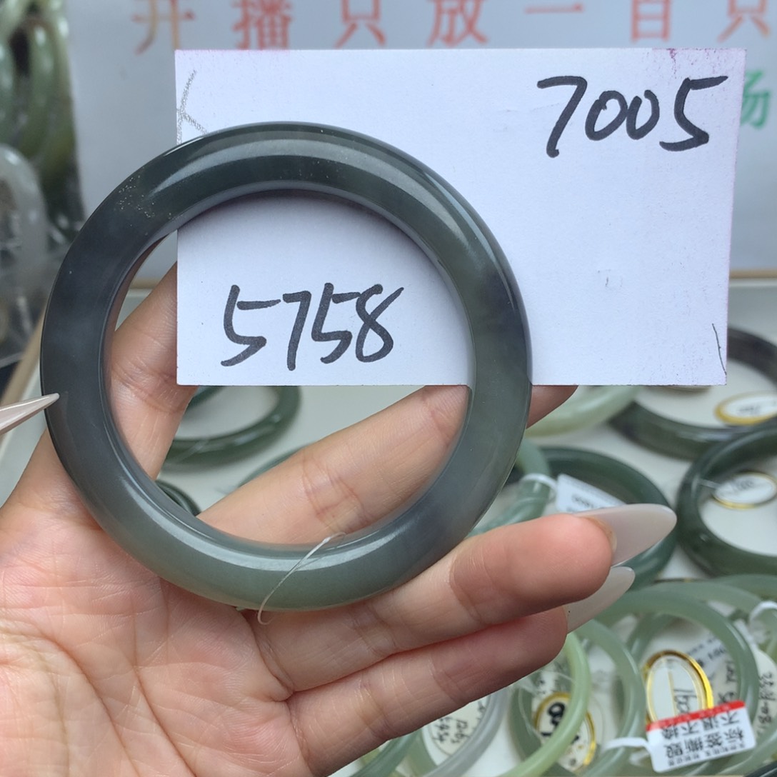 未镶嵌手镯和田玉^****?