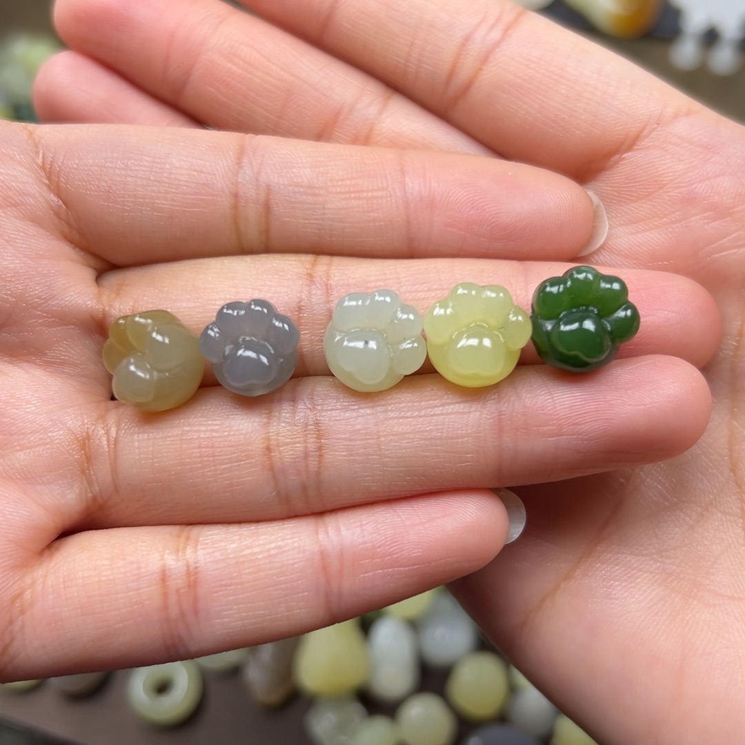 和田玉未镶嵌颈饰98一个多样性发其一