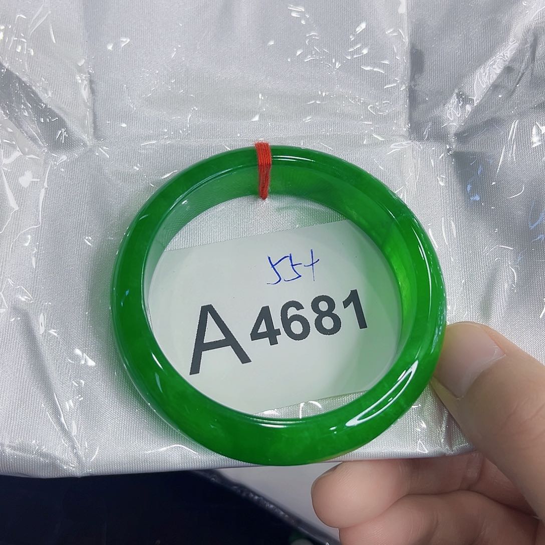 翡翠手镯未镶嵌心**往手镯