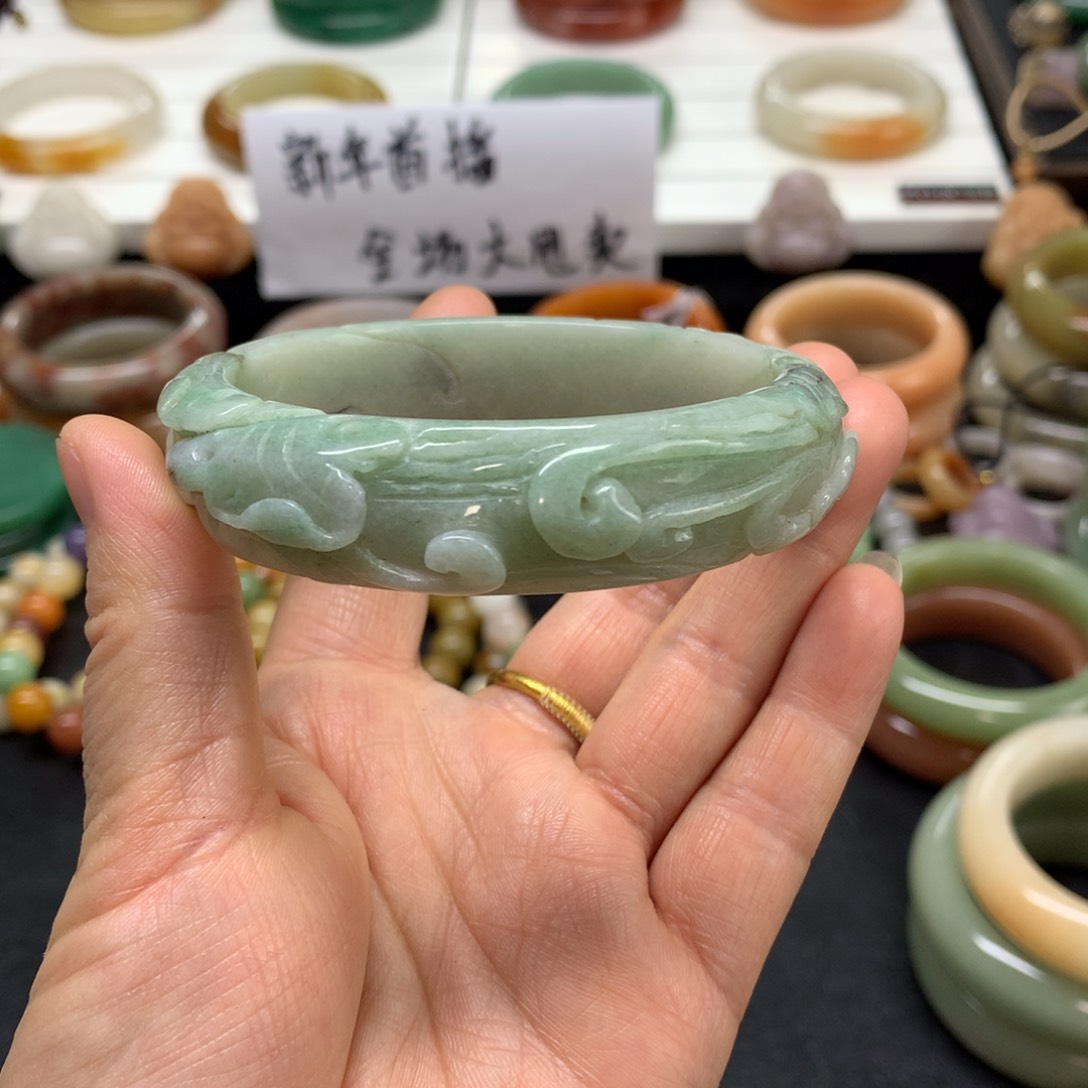 石英质玉手镯未镶嵌