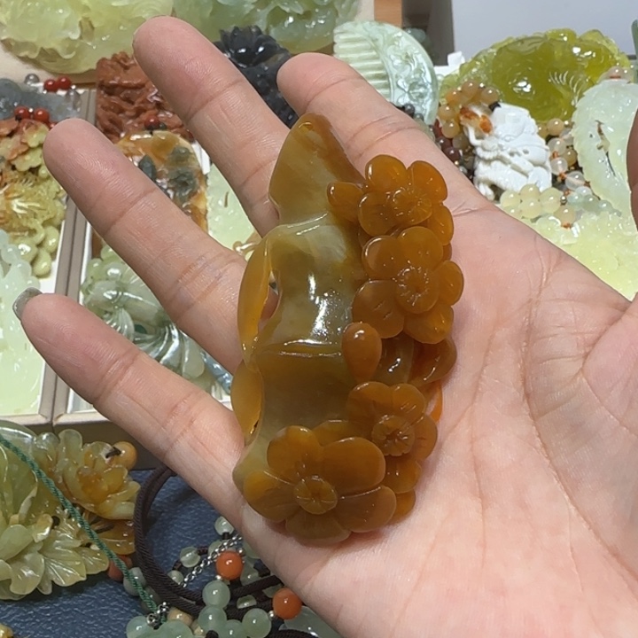 未镶嵌蛇纹石玉吊坠