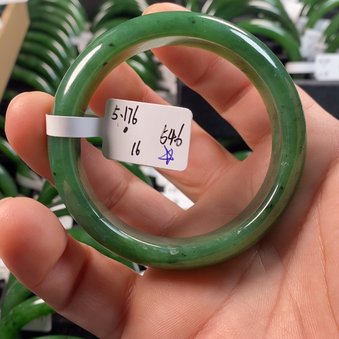 和田玉（碧玉）未镶嵌手镯有瑕疵54