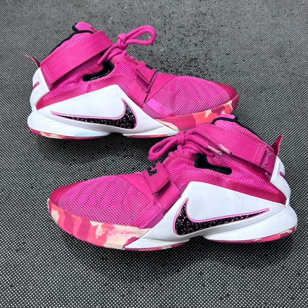 90新 NIKE/耐克 45码 詹姆斯 士兵9 乳腺癌 无盒 复古篮球鞋