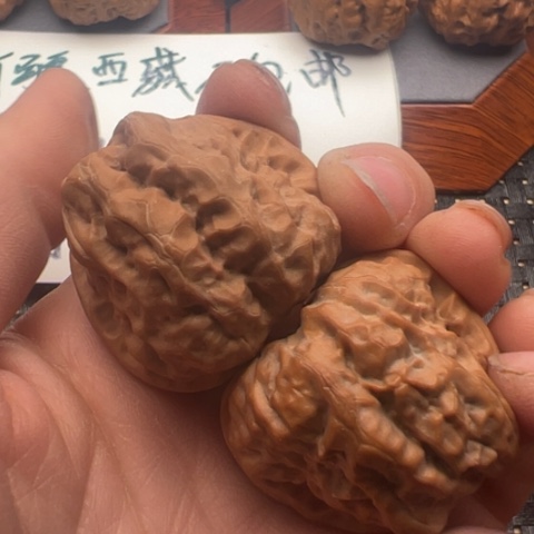 文玩核桃把件放****胡边38左右
