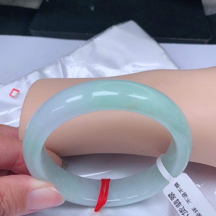 【闪购商品】翡翠手镯未镶嵌，