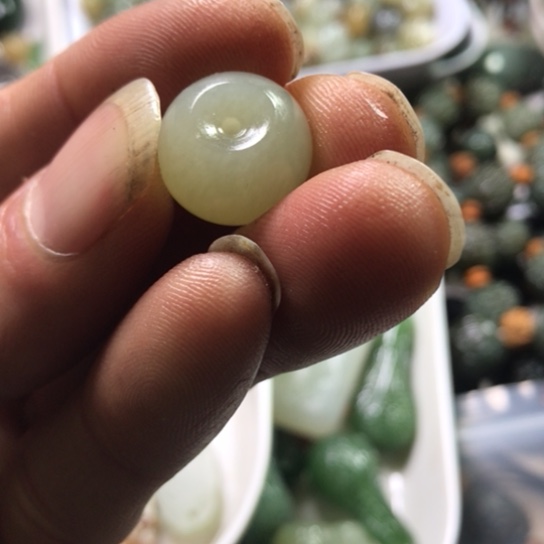 和田玉（糖玉）颈饰未镶嵌山*