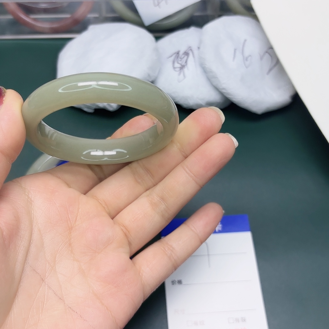 石英质玉未镶嵌手镯7-5352