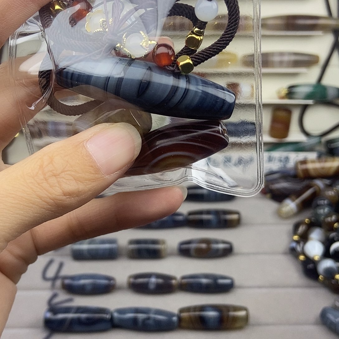 陈***生玛瑙/玉髓未镶嵌颈饰