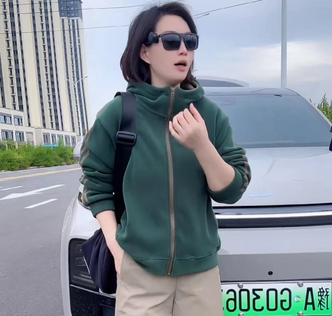 秋冬季新款保暖常规款连帽女长袖短外套运动双面奥粒绒加厚