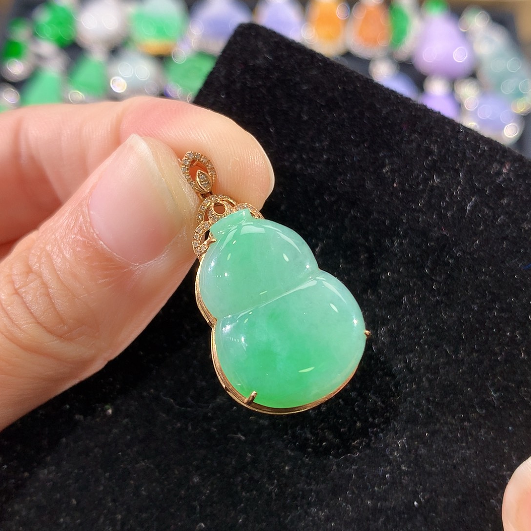 翡翠18K金镶嵌颈饰