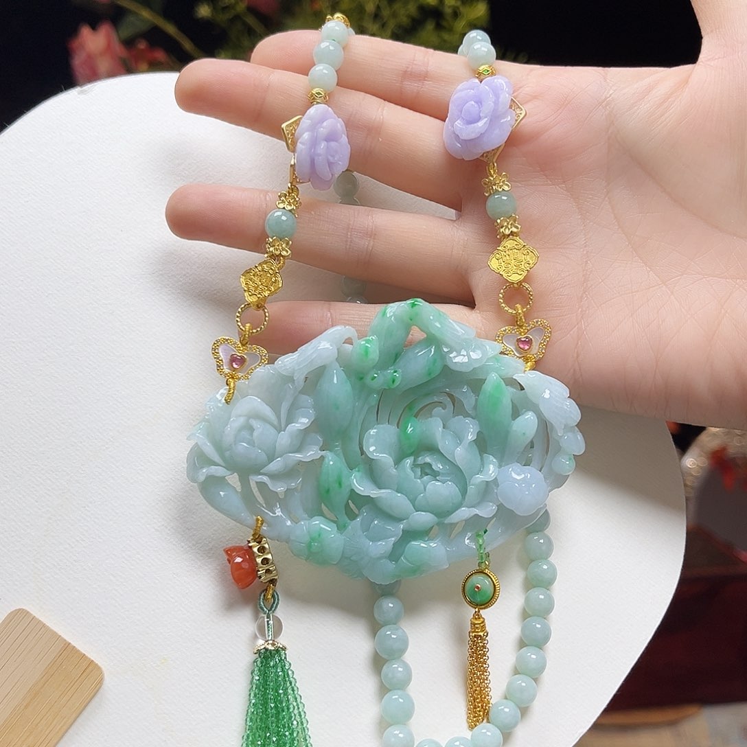 翡翠颈饰未镶嵌天然