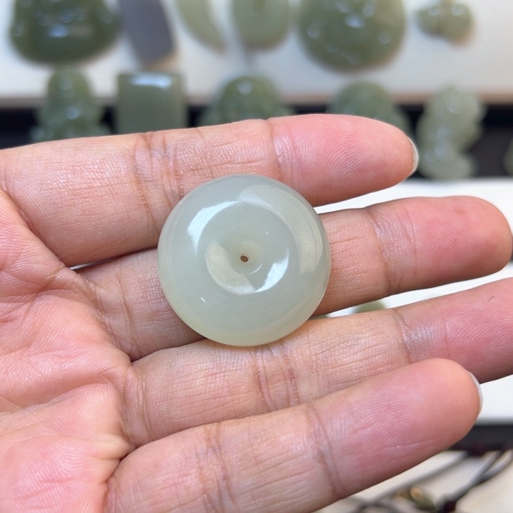 和田玉吊坠(不含链)未镶嵌666