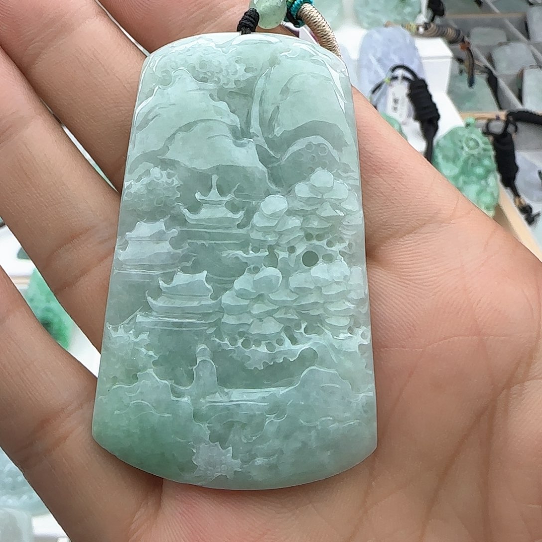 翡翠颈饰未镶嵌郑*恭翡翠