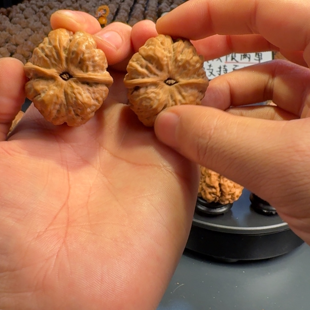 用***0吊坠文玩核桃蛤蟆的眼睛是真的好看啊我的